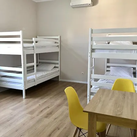 Hostel H!